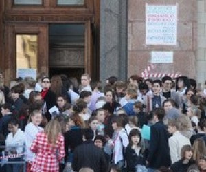 Начало вступительной кампании-2010: очереди и давки во всех регионах страны
