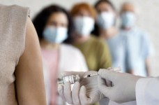 В МОЗ заявили, что будут побуждать педагогов прививаться