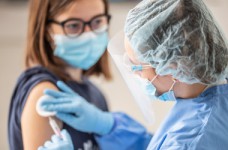 Привитые педагоги не получат преференций, - санврач