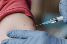 МОН заинтересовано в инструментах побуждения к вакцинации