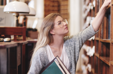 Студентам учебных заведений в 2022 году повысят стипендии