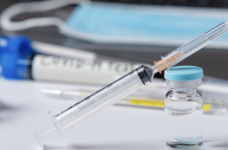 ЮНИСЕФ настаивает на ускорении вакцинации учителей и родителей