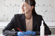 Используете ли вы защитный щиток на уроке?