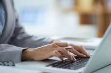 Начались тендеры по закупке ноутбуков для учителей