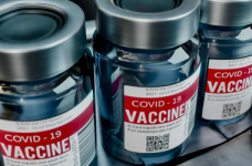 Первой дозой вакцинировано 40% работников образования 