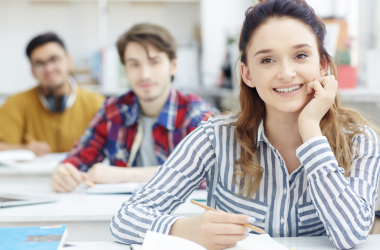 Лучшие участники ЗНО ежемесячно будут получать 10 тысяч грн