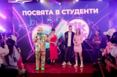 М. Поплавский вручил студенческие билеты будущим тиктокерам