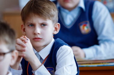 МОЗ обещает оставить без зарплаты непривитых педагогов 