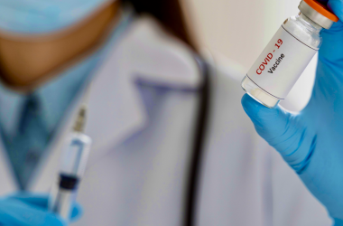 Непривитых педагогов будут отстранять от работы с 8 ноября 