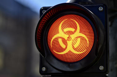 Непривитых педагогов отстранят и лишат зарплаты, - МОЗ