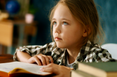 Кабмин настаивает на открытии всех учебных заведений 