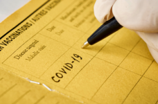 МОЗ расширит требование о вакцинации на «желтую» зону