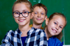 МОН анонсирует возвращение 11 тысяч школ к очному обучению  