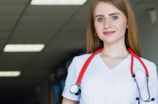 Медикам в образовании могут существенно повысить зарплату