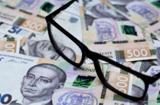 Некоторые общины экономят на надбавках учителям, – профсоюз 