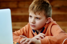 Школы Буковины переводят на дистанционное обучение 