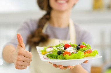 Омбудсмен начала мониторинг питания детей 