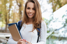 КМУ увеличил количество студентов-стипендиатов