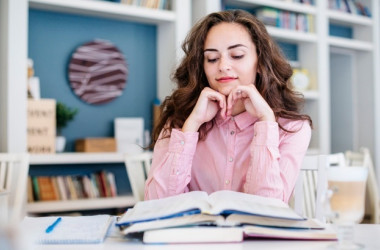 МОН начало конкурсный отбор учебников для профтехов