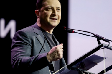 Украинцы старше 60 лет смогут получить смартфон