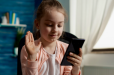 Половина школ пока работает дистанционно