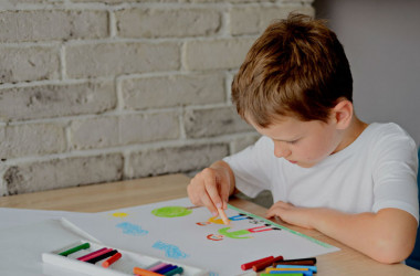 Из детских рисунков о войне создадут манифест-коллаж