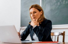 Педагоги могут работать из любой страны, – омбудсмен    