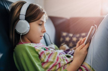 В Украине создали каналы с аудиосказками и викторинами