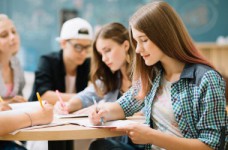 В Украине отсрочили аттестацию учебных заведений по профессиям