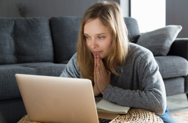 В Украине стартовал проект психологической поддержки «Поруч»