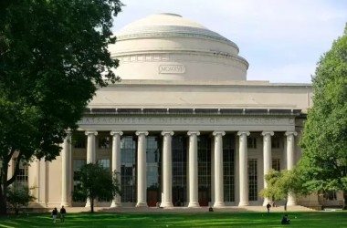 Массачусетский институт открыл программу для учеников из Украины