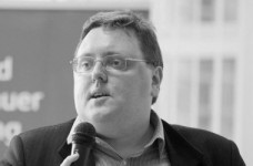 Е. Николаев: о массовой имитации и псевдообучении