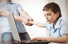 Время в гаджете: как помочь детям с его контролем