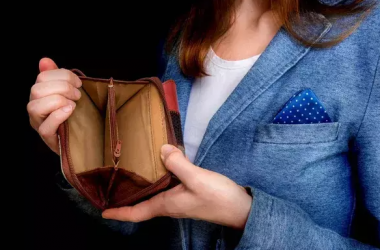 10 тысяч педагогов не получили заработную плату за апрель