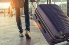 Учителя должны вернуться из-за границы для оффлайн работы