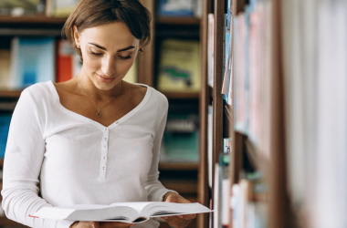 Украина получила грант для выплаты зарплат педагогам