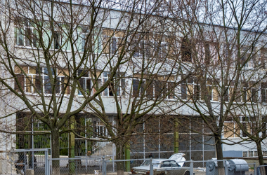 Враг повредил или разрушил 15% школ