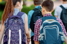 Родителям советуют собрать тревожный рюкзак для ребенка