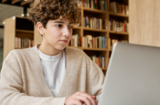 На бакалавриат зачислили 131 тысячу первокурсников 