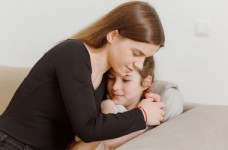 Как поддержать себя и детей во время вынужденного переезда за границу