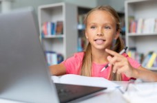 МОЗ нормировал длительность онлайн-уроков в течение дня 