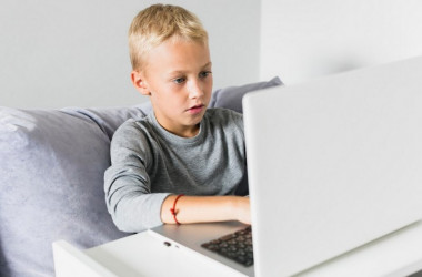 Соцсети и мессенджеры во время войны: о чем нужно знать взрослым