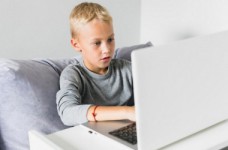 Соцсети и мессенджеры во время войны: о чем нужно знать взрослым