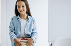 Школы Киева переходят на привычный режим работы