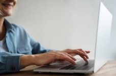 Педагоги в регионах получили более 25 тысяч ноутбуков  