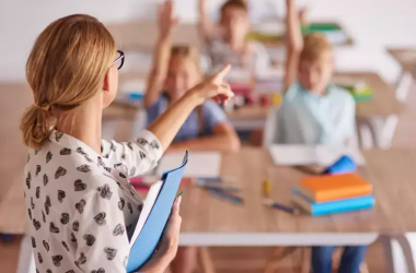 МОН определит лучшего учителя украинского языка за границей