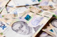 Местные бюджеты экономят на выплатах учителям 