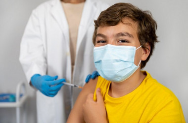 В Украине разрешили бустер против ковида детям с 12 лет