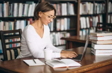 Образовательным хабам в 10 регионах передали рабочее оборудование