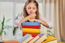 МОН продлило сроки конкурсного отбора учебников